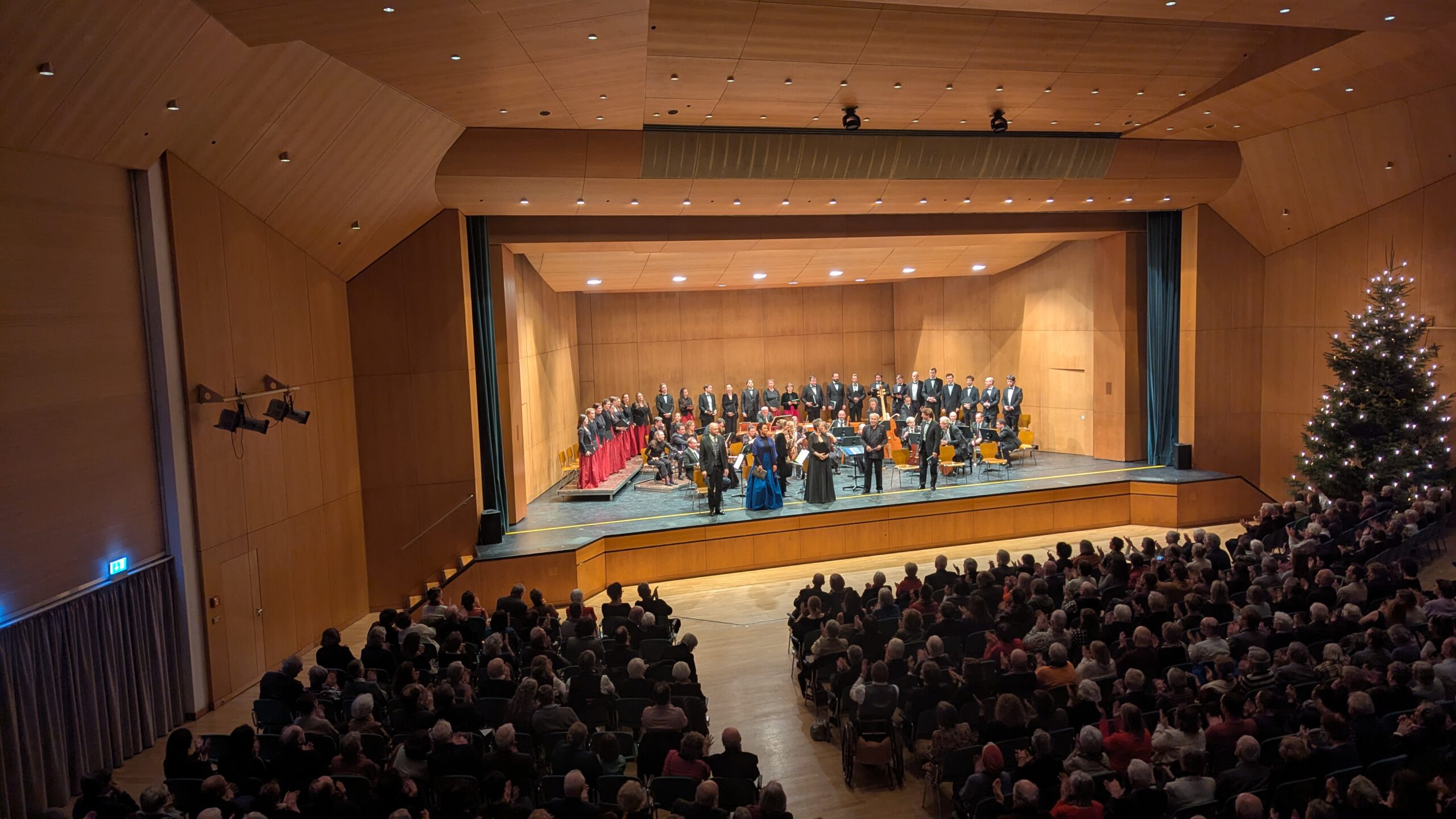 Frieder Bernius mit dem Kammerchor und Barockorchester Stuttgart im Kultur- und Kongresszentrum Oberschwaben